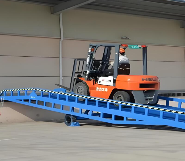 龙凤移动式卸货平台（叉车用）